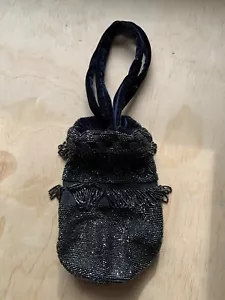 Cartera con solapa de terciopelo azul marino con cuentas - Imagen 1 de 5