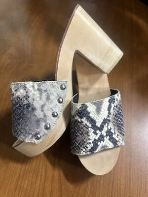 Кожаные сандалии Jeffrey Campbell на массивных каблуках из змеиной кожи Mules - Изображение 1 из 4