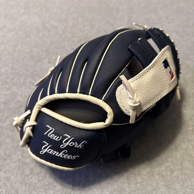 Franklin MLB New York Yankees Youth Teeball Glove and Ball Set 9.5 - Image 1 of 4