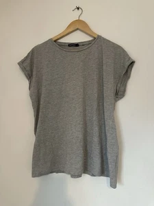 Grey Boohoo T-shirt Size L With Turn Up Sleeve - Picture 1 of 1