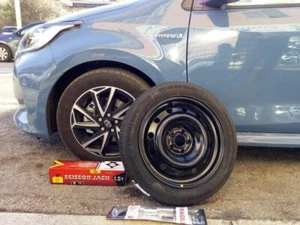 RUOTINO DI SCORTA 16" TOYOTA YARIS HYBRID BENZINA 5 FORI CRIC CHIAVE SACCA - Foto 1 di 3