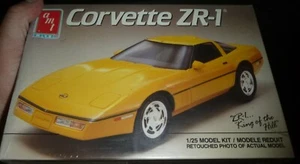 AMT 6277 1989 CHEVY CORVETTE COUPE VINTAGE McM 1/25 KIT FS - Bild 1 von 2