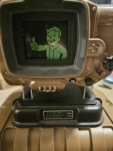 Fallout 4 Pip-Boy Model 3000 Mk IV Edycja kolekcjonerska z etui - bez gry - Zdjęcie 1 z 12