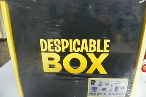 Despicable Me Collector Box 2017 9 pcs M Shirt Hat/Cap Water Bottle Keychain - Picture 1 of 2