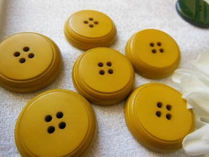 lot 6 boutons vintage moutarde épais diamètre 2,6 cm ref 705 - Picture 1 of 2