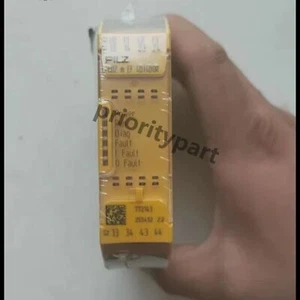 1PCS PILZ 772143 PNOZ m EF 4D14D0R  772143 Safety Relay Module Brand New - Picture 1 of 4