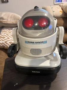 Robie Junior Robot Radio Shack, robot only no remote - Picture 1 of 3