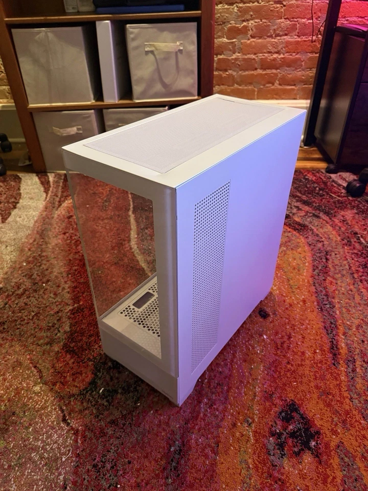 ATX Computer Case - Image 1 of 3