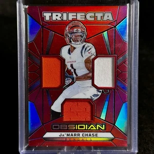 2024 Panini Ossidiana | Trifecta Swatches Ja'Marr Chase #TS-JCE Rosso /75 (MEM) - Foto 1 di 4