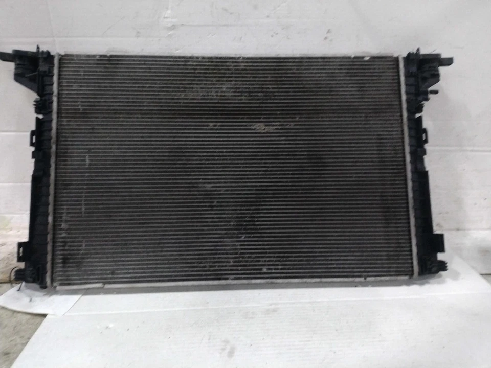 2018 AUDI S5 Radiator OEM 3.0L Black Used 101K Miles Warranty Included Foto 1 de 4