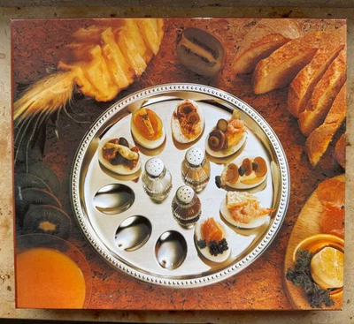 S.U.S.-Tafelglanz, 6386 Eierteller, rund mit 3 Salzstreuer, guter Zustand,in OVP - Bild 1 von 4