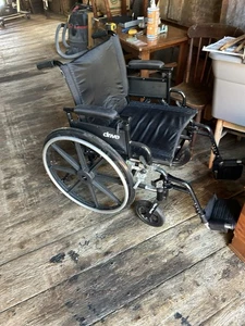 DRIVE Viper Plus GT Wheelchair 18" Flip Adjustable Height Black (Open Box) - Picture 1 of 8