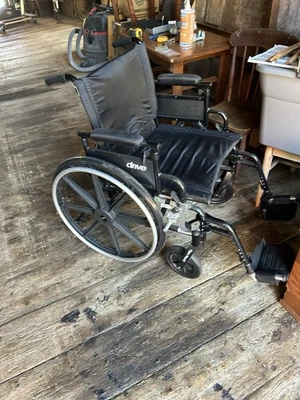 DRIVE Viper Plus GT Wheelchair 18" Flip Adjustable Height Black (Open Box) - Image 1 of 4