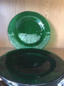 4 Villeroy & Boch Stellina Green Glass w/ Embossed Stars 10 1/2" Buffet Plates - Picture 1 of 3