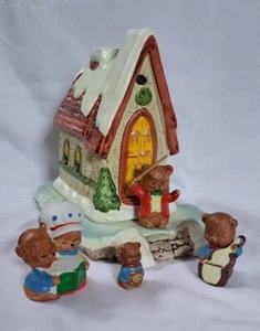 WEIHNACHTSDORF BÄREN JSNY LIEDER UND KAPELLE BELEUCHTET SAMMLERSTÜCK #6256 - Bild 1 von 23