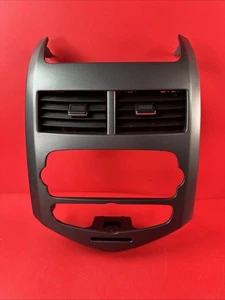 2012 - 2015 Chevy Sonic Center Dash Radio Trim Bezel Panel Dark Argent 95460915 - Picture 1 of 11