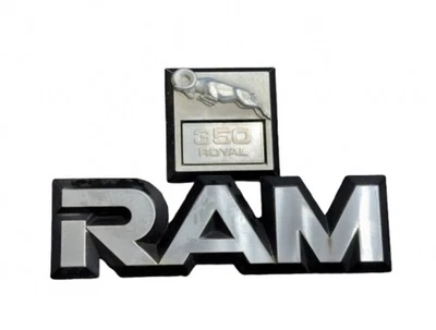 Dodge Ram D350 350 Royal Side Fender emblemas insignias 1 lado usado OEM 81-93 Foto 1 de 2