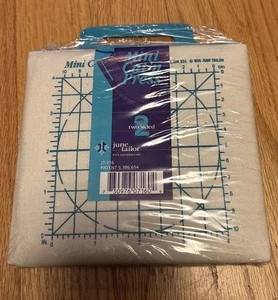 June Tailor 2 Lati Taglio Rotante Mini Tappetino & Mini Cut N Press Quilting Tool NUOVO - Foto 1 di 6