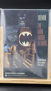 TÚ ELIGES EL NÚMERO - BATMAN: EL CABALLERO OSCURO REGRESA - DC - LIBRO DE BOLSILLO COMERCIAL - Imagen 1 de 3