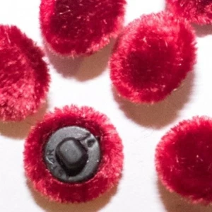 UN PEQUEÑO BOTÓN DE TERCIOPELO DE SEDA, ROJO OSCURO, TAMAÑO: 11,5 MM, ESPALDA NEGRA, CALIDAD SUPERIOR - Imagen 1 de 4
