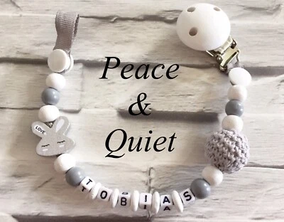 PEACE & QUIET Personalisierte Schnullerklammer🖤Holz⭐️Band🖤Holzklammer🖤grau⭐️weiß🖤gehäkelt #WWP
