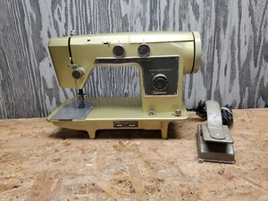 Vintage MCM Signature Montgomery Wards Sewing Machine UHT J277C Advocado Green - Picture 1 of 11