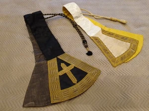 2 ANCIENNES  MANIPULES/blanche Et DORé /XIXème/RELIGIEUX/NO CHASUBLE/NO AUBE - Foto 1 di 7