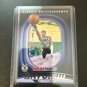 2023-24 Hoops #16 Giannis Antetokounmpo Skyview - Picture 1 of 2