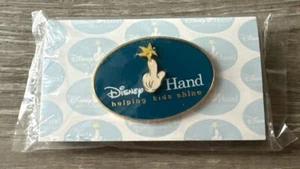 Disney Hand ""Helping Kids Shine"" Pin - Bild 1 von 3