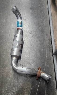 Walker73004 Direct Fit Catalytic Converter 3.625" In 2.75" For Ford F250 (WAL) - Image 1 of 3