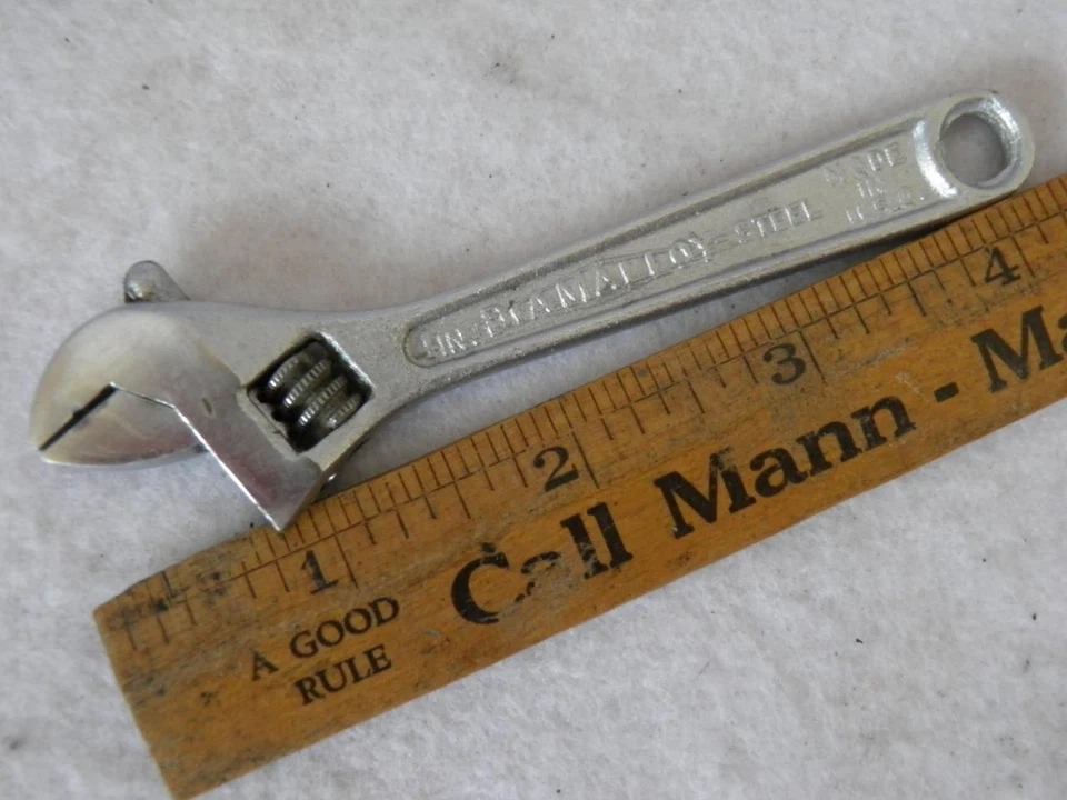 LLAVE AJUSTABLE DIAMANTE CAL Y HERRADURA 4" Foto 1 de 1