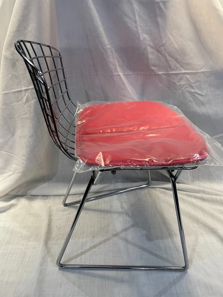 Подлинный винтажный детский стул Knoll Bertoia цвет: хром с красным - Изображение 1 из 4