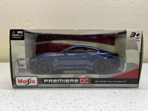 Modelo a escala fundido a presión Maisto Premiere DC 2015 Ford Mustang GT 1:24, color azul - Imagen 1 de 14