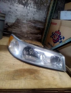 1998-2002 LINCOLN TOWNCAR RIGHT HEADLIGHT OEM USED - Picture 1 of 7