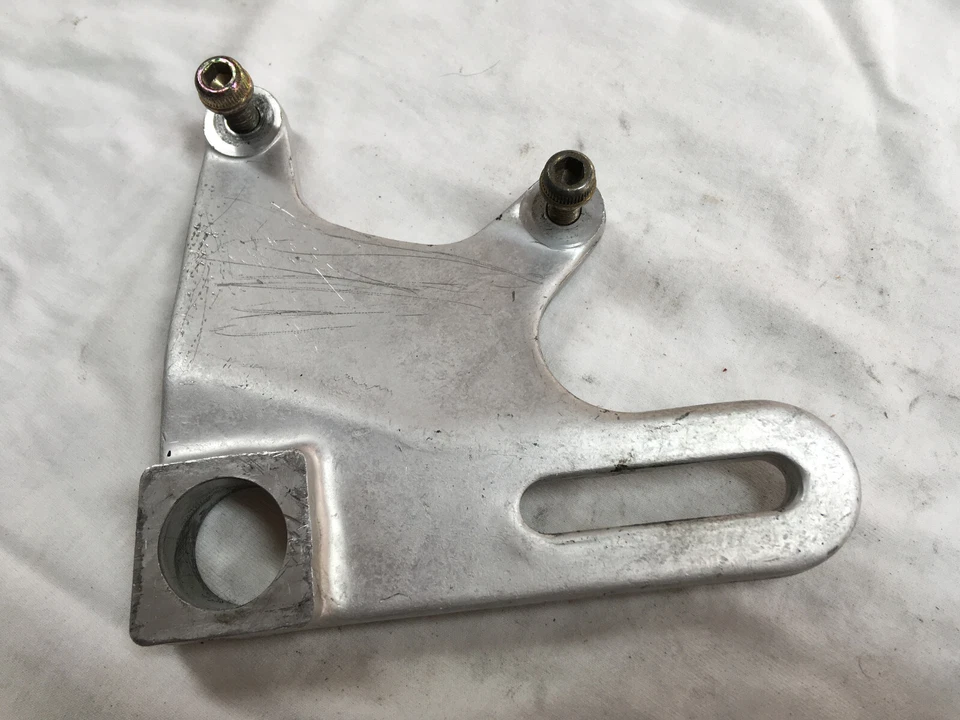 Soporte de placa de suspensión de montaje de pinza de freno trasero Ducati ST2 ST4 Foto 1 de 3