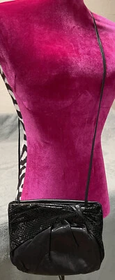 Bolsa de mão MORRIS MOSKOWITZ couro preto tiracolo embreagem arco em relevo - Imagem 1 de 4