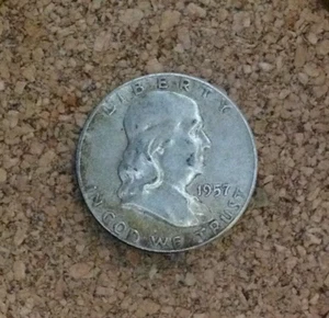 1957 P Circ. Franklin mezzo dollaro 90% argento moneta USA FH2915 SPEDIZIONE GRATUITA - Foto 1 di 2