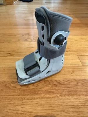 Aircast AirSelect Walker Brace/Walking Boot, X-Pequeno, Pé Direito/Esquerdo - Imagem 1 de 4