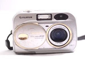 FUJI FINEPIX 2650 DIGITAL 2.0MP CAMERA WITH STRAP - Picture 1 of 5