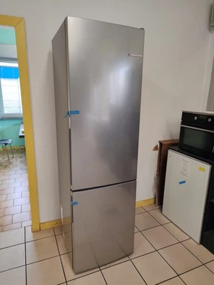 Bosch Serie 4 KGV39VLEAS Frigorifero combinato da libera installazione 201 x 60  - Immagine 1 di 3