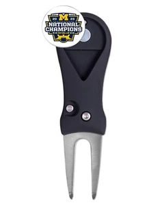 Marcador de pelota de golf Champs Football Michigan Wolverines 2023 + herramienta Divot Switchblade - Imagen 1 de 2