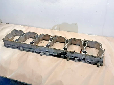 Cummins ISC Diesel Engine Rocker Housing P/N Cummins Valve Cover Base 3967264 OE - Image 1 of 4