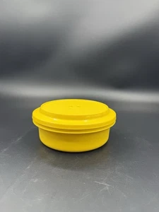 De colección NUEVO STOCK ANTIGUO Tupperware Seal N Serve Bowl #1253 y Tapa #1207 Amarillo - Imagen 1 de 7