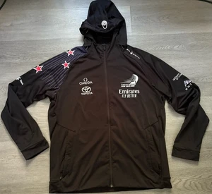 Chaqueta Sail Racing Omega Emirates Team New Zealand Americas Cup Sailing Talla 3XL - Imagen 1 de 13