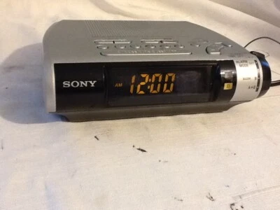 SONY DREAM MACHINE 3-BAND ALARM CLOCK RADIO ICF-C253L. Ref:CD_17 - Image 1 of 4