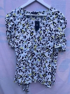 NUEVO M&S Blusa Estampado Animal Talla Grande 20 Top Abrigo Look Corbata Cinturón Azul Blanco Mezcla - Imagen 1 de 6