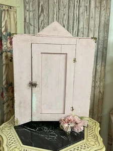 Antiker rosa Splitter Lackschrank Landhausstil - Bild 1 von 9