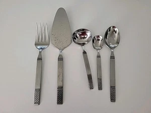 Danika CELTIC KNOT Serving Spoon Solid Pierced Stainless Flatware MSI Japan MCM - Picture 1 of 5