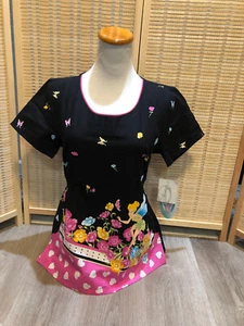 Scrubs Scrub Top Cartoon Disney Tinkerbell Fairy NEW WITH TAGS NWT XS (H220) - Picture 1 of 12