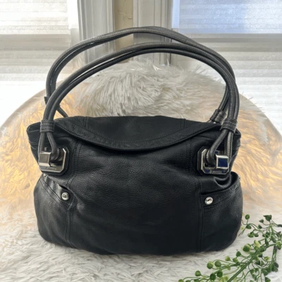 Bolso de Hombro B. Makowsky Solapa Magnética Cuero Negro Gris Metálico Asas Foto 1 de 4